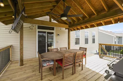 Exterior - 652 Green Forest Pl, Lithopolis, OH 43136 photo 6 of 10