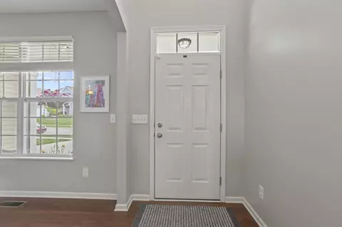 Entry Way - 652 Green Forest Pl, Lithopolis, OH 43136 photo 2 of 5