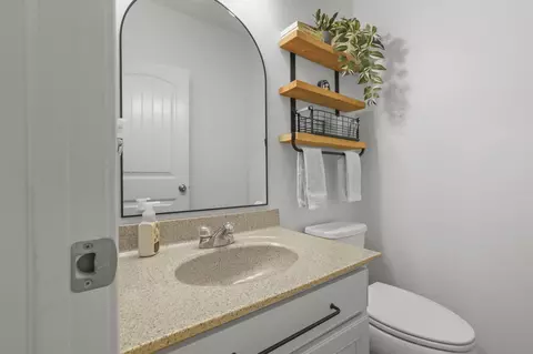 Bath - 652 Green Forest Pl, Lithopolis, OH 43136 photo 2 of 8