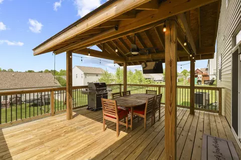 Exterior - 652 Green Forest Pl, Lithopolis, OH 43136 photo 5 of 10