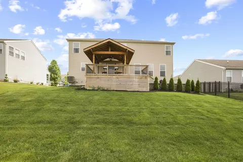 Exterior - 652 Green Forest Pl, Lithopolis, OH 43136 photo 9 of 10