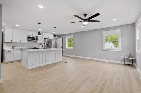 370 Fairview Ave, Baltimore, OH 43105
