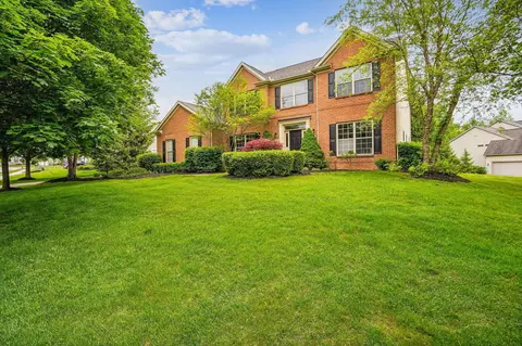 2000 Pine Hills Dr, Pataskala, OH 43062