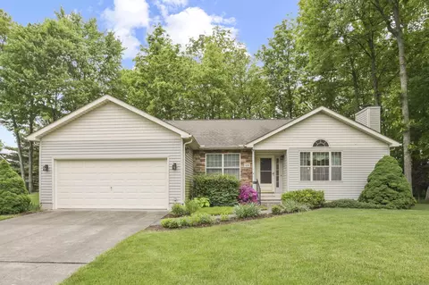 119 Mohican Ln, Pataskala, OH 43062