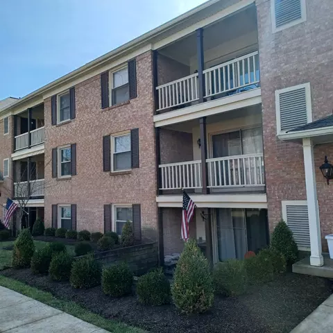 892 Chatham Ln #D, Columbus, OH 43221