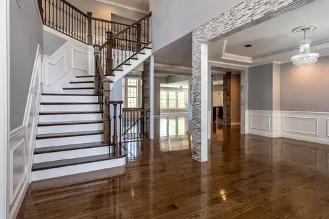 Entry Way - 9812 Beech Dr, Cincinnati, OH 45231 photo 1 of 4