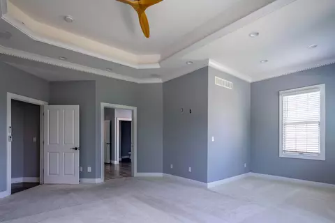 Bedroom - 9812 Beech Dr, Cincinnati, OH 45231 photo 2 of 11