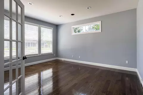 Living - 9812 Beech Dr, Cincinnati, OH 45231 photo 2 of 10