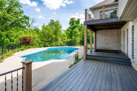 Exterior - 9812 Beech Dr, Cincinnati, OH 45231 photo 6 of 9