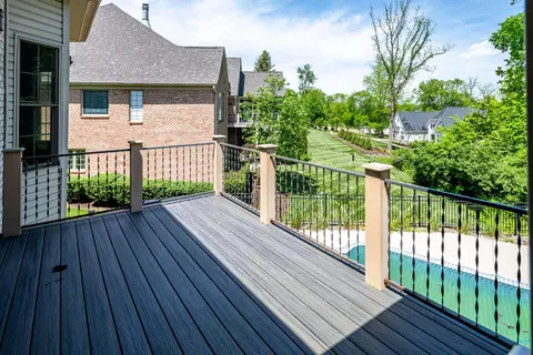 Exterior - 9812 Beech Dr, Cincinnati, OH 45231 photo 4 of 9