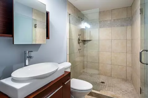 Bath - 9812 Beech Dr, Cincinnati, OH 45231 photo 5 of 5