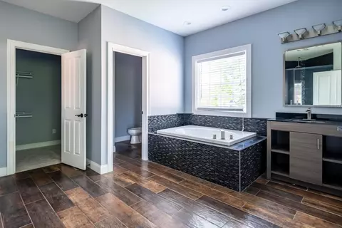 Bath - 9812 Beech Dr, Cincinnati, OH 45231 photo 1 of 5
