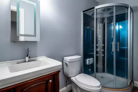 Bath - 9812 Beech Dr, Cincinnati, OH 45231 photo 4 of 5