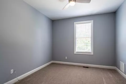 Bedroom - 9812 Beech Dr, Cincinnati, OH 45231 photo 3 of 11