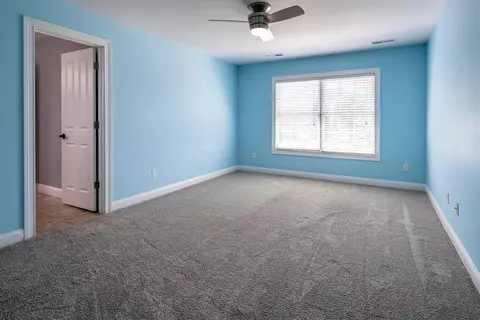 Bedroom - 9812 Beech Dr, Cincinnati, OH 45231 photo 7 of 11