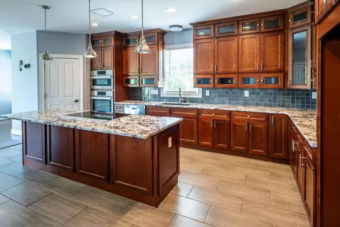 Kitchen - 9812 Beech Dr, Cincinnati, OH 45231 photo 3 of 5