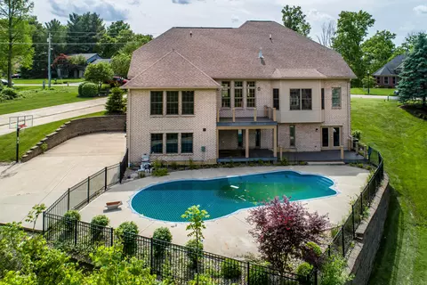 Exterior - 9812 Beech Dr, Cincinnati, OH 45231 photo 3 of 9