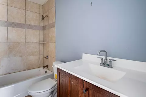 Bath - 9812 Beech Dr, Cincinnati, OH 45231 photo 3 of 5