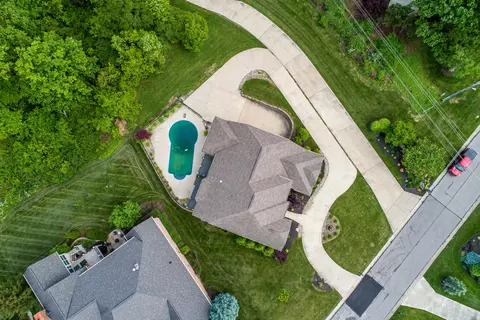 View/Area - 9812 Beech Dr, Cincinnati, OH 45231 photo 2 of 6