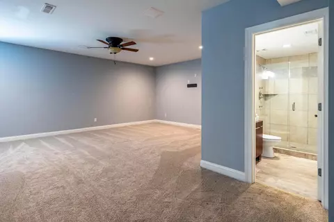 Bedroom - 9812 Beech Dr, Cincinnati, OH 45231 photo 11 of 11