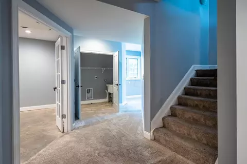 Entry Way - 9812 Beech Dr, Cincinnati, OH 45231 photo 4 of 4