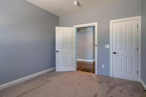 Bedroom - 9812 Beech Dr, Cincinnati, OH 45231 photo 4 of 11