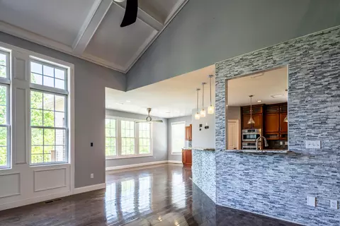 Living - 9812 Beech Dr, Cincinnati, OH 45231 photo 7 of 10
