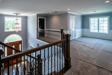 Entry Way - 9812 Beech Dr, Cincinnati, OH 45231 photo 2 of 4