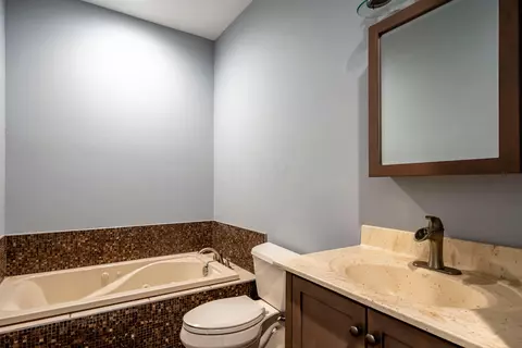 Bath - 9812 Beech Dr, Cincinnati, OH 45231 photo 2 of 5