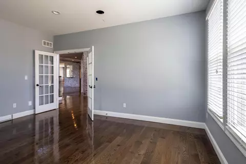Living - 9812 Beech Dr, Cincinnati, OH 45231 photo 3 of 10