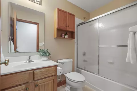 Bath - 9135 Strawser St, Orient, OH 43146 photo 1 of 5