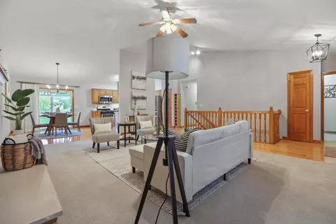 Living - 9135 Strawser St, Orient, OH 43146 photo 2 of 6