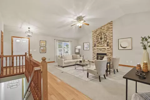 Living - 9135 Strawser St, Orient, OH 43146 photo 3 of 6