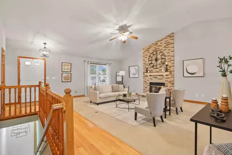 Living - 9135 Strawser St, Orient, OH 43146 photo 4 of 6