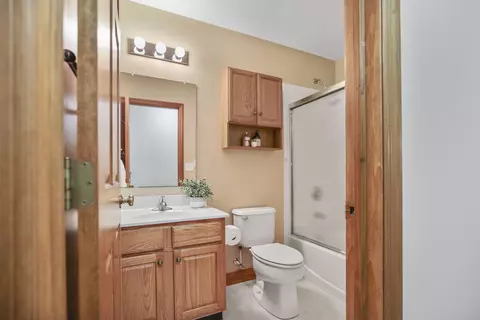 Bath - 9135 Strawser St, Orient, OH 43146 photo 2 of 5