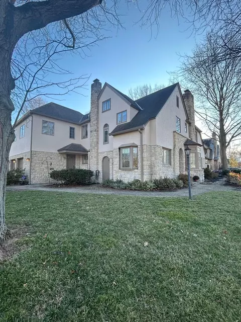 2342 Tremont Rd, Columbus, OH 43221
