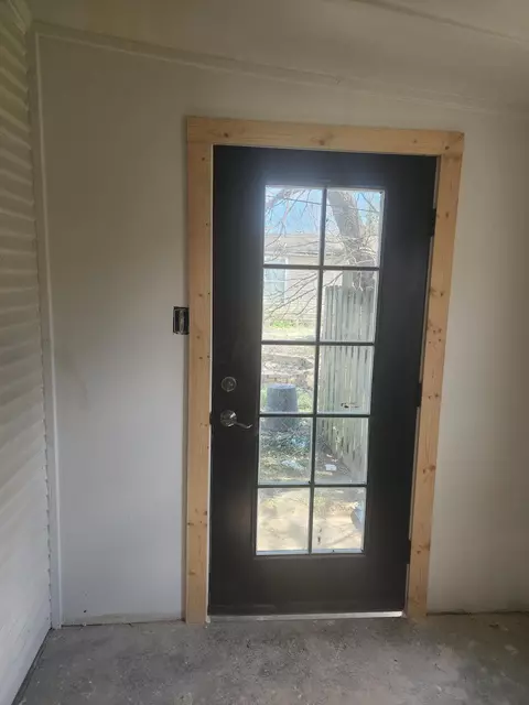 Entry Way - 373 Walnut St, Circleville, OH 43113 photo 1 of 1