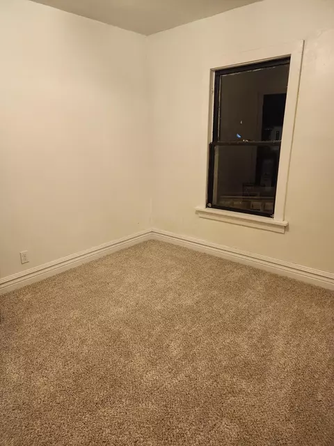 Bedroom - 373 Walnut St, Circleville, OH 43113 photo 3 of 4
