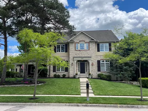 8284 Chippenham Dr, Dublin, OH 43016