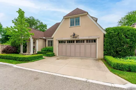 3440 London Ct Dr, Upper Arlington, OH 43221