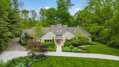 140 Pembroke Ln, Granville, OH 43023