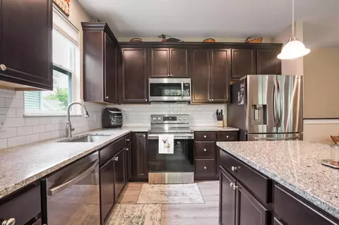 Kitchen - 229 Jay Ct, Delaware, OH 43015 photo 3 of 6