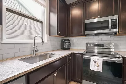 Kitchen - 229 Jay Ct, Delaware, OH 43015 photo 4 of 6