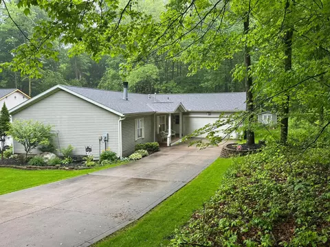 720 Crestrose Cir, Howard, OH 43028