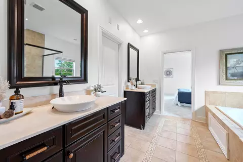 Bath - 8127 Conine Dr, Dublin, OH 43016 photo 5 of 8