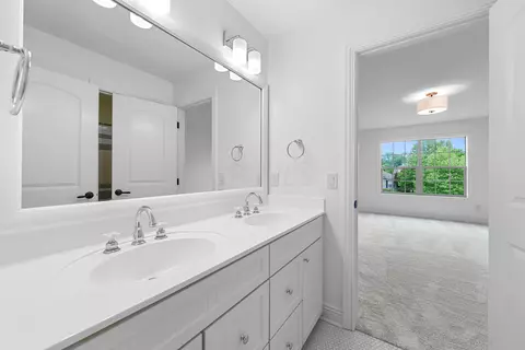 Bath - 8127 Conine Dr, Dublin, OH 43016 photo 7 of 8