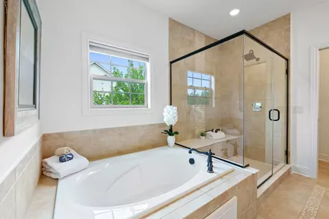 Bath - 8127 Conine Dr, Dublin, OH 43016 photo 4 of 8