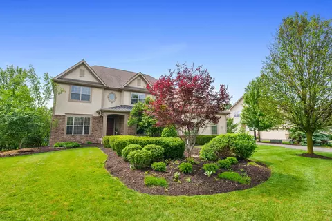 Exterior - 8127 Conine Dr, Dublin, OH 43016 photo 3 of 17