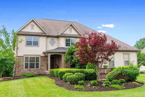 Exterior - 8127 Conine Dr, Dublin, OH 43016 photo 5 of 17