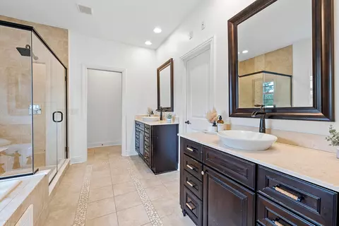 Bath - 8127 Conine Dr, Dublin, OH 43016 photo 3 of 8